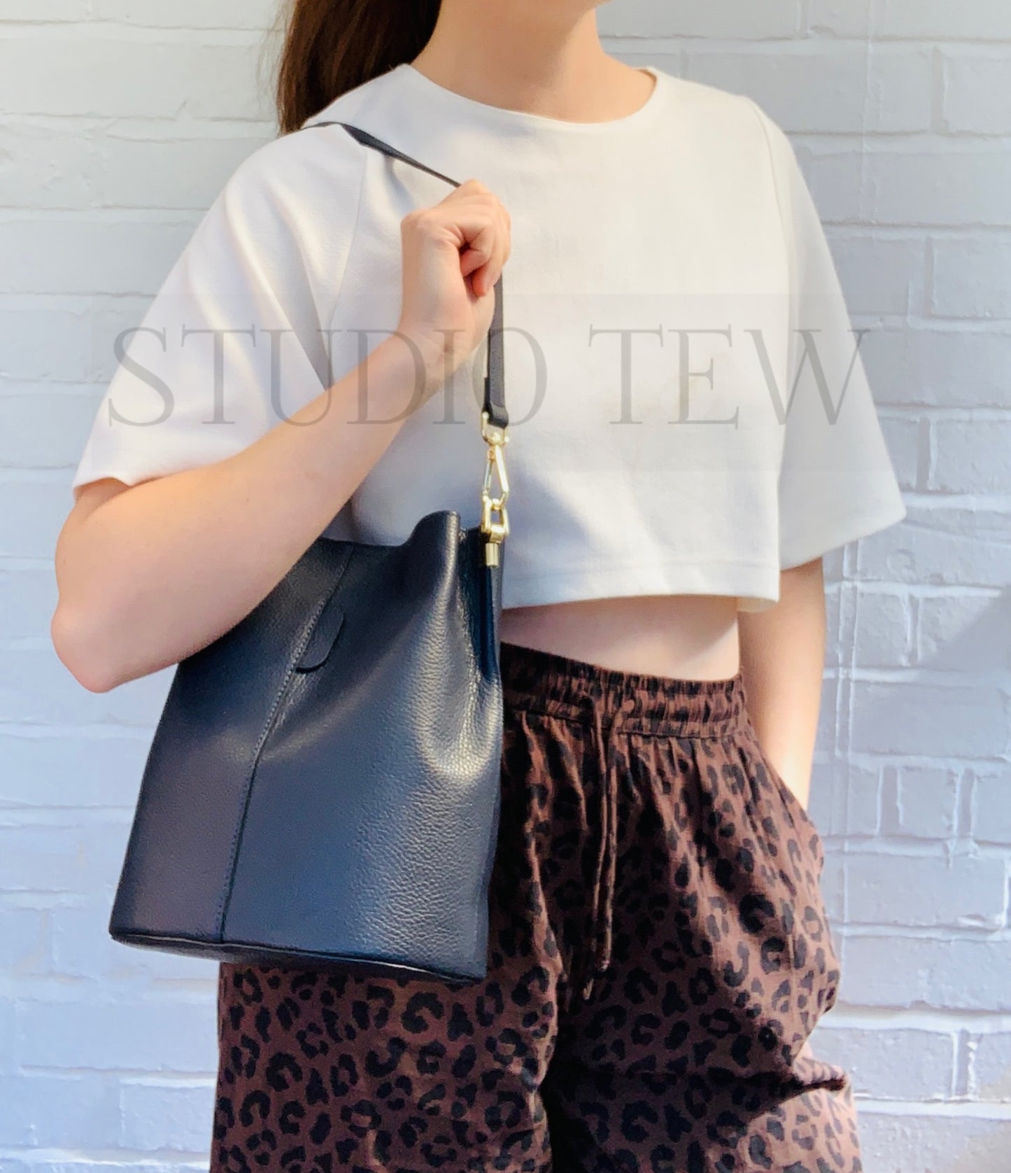 Navy Leather Bucket Bag - Sagrada