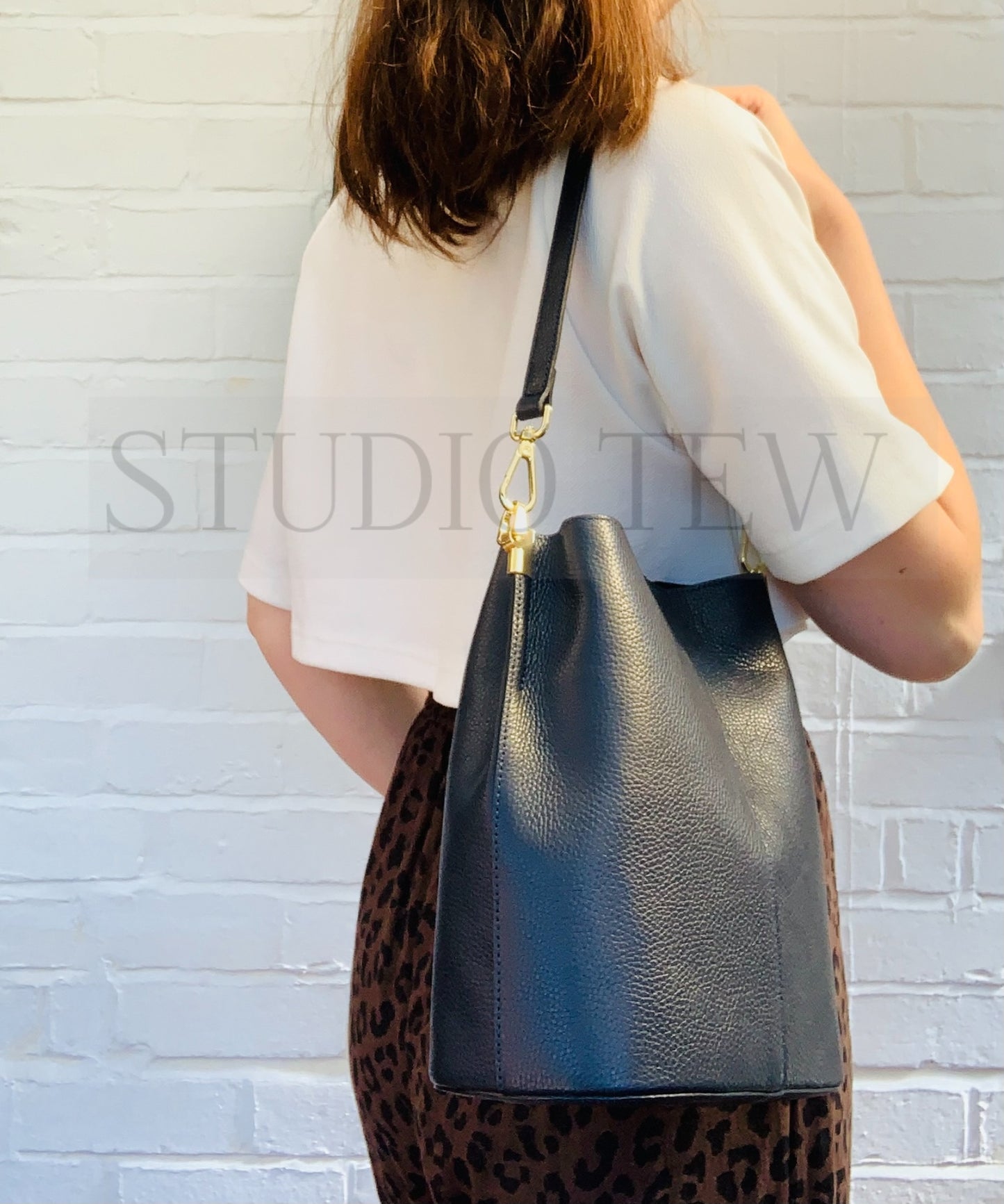 Navy Leather Bucket Bag - Sagrada