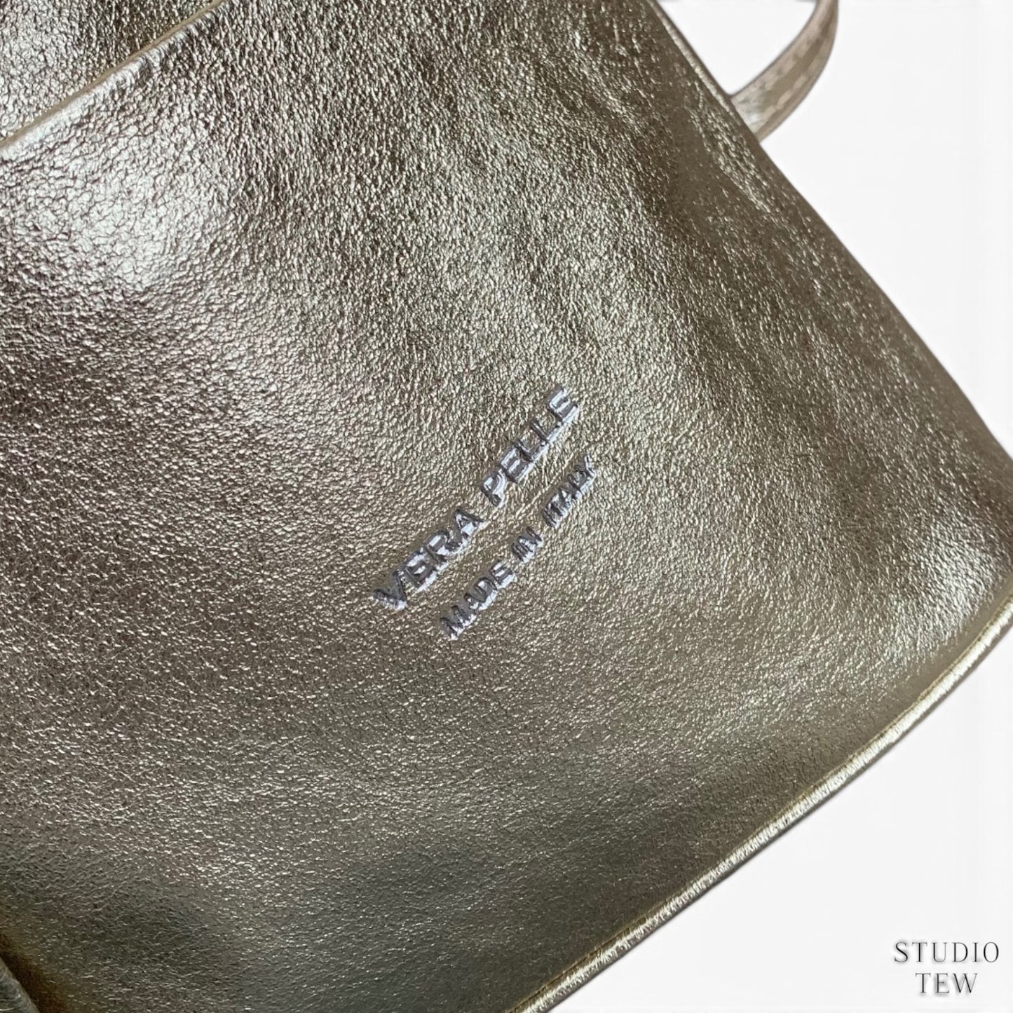 Gold Backpack - Daphnie