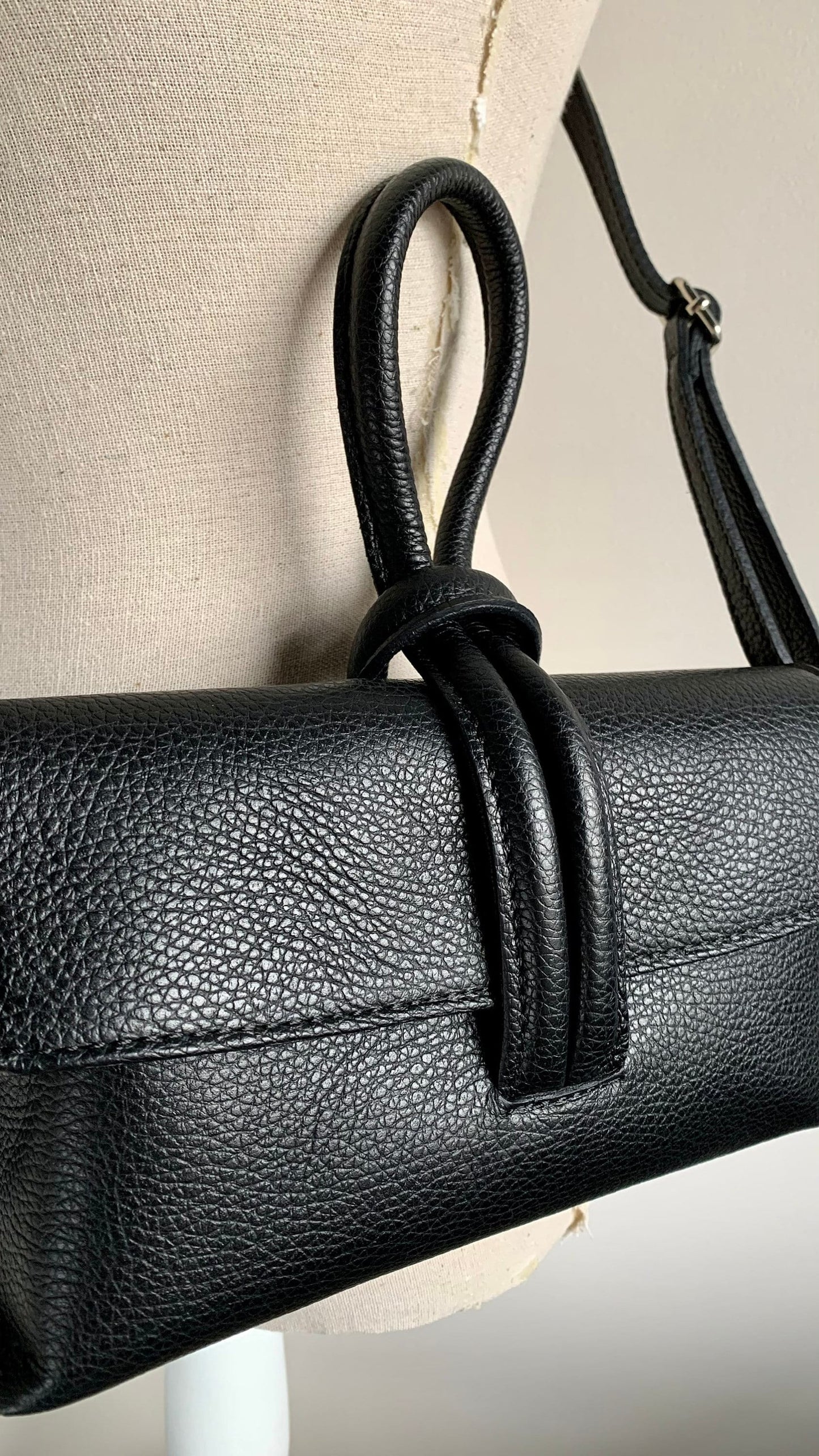 Black Leather Loop Handle Bag - Claris STUDIO TEW