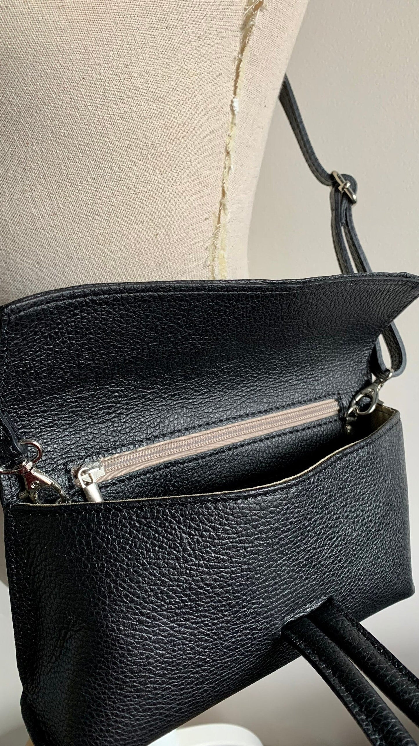 Black Leather Loop Handle Bag - Claris STUDIO TEW