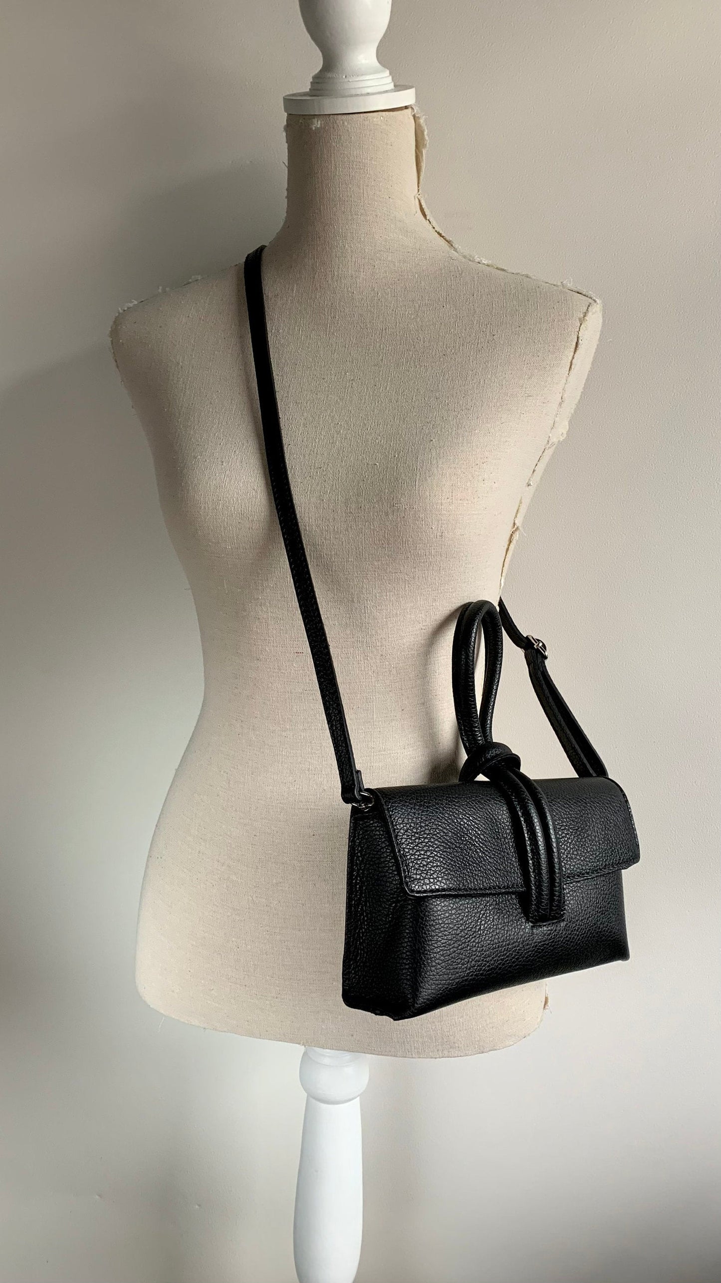 Black Leather Loop Handle Bag - Claris STUDIO TEW