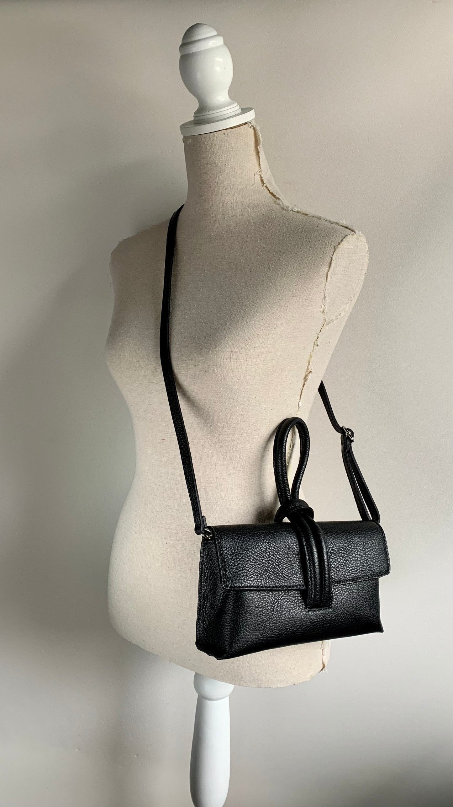 Black Leather Loop Handle Bag - Claris STUDIO TEW