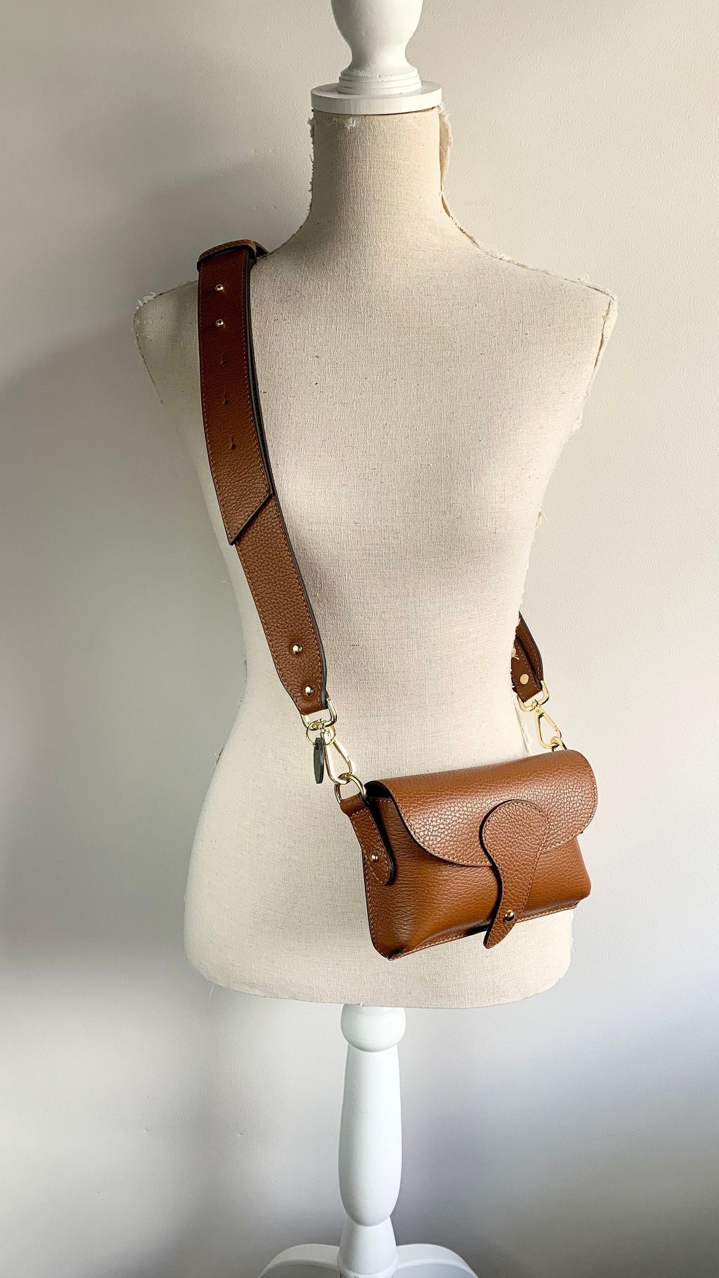 Tan Leather Compact Crossbody Bag - Vogue STUDIO TEW