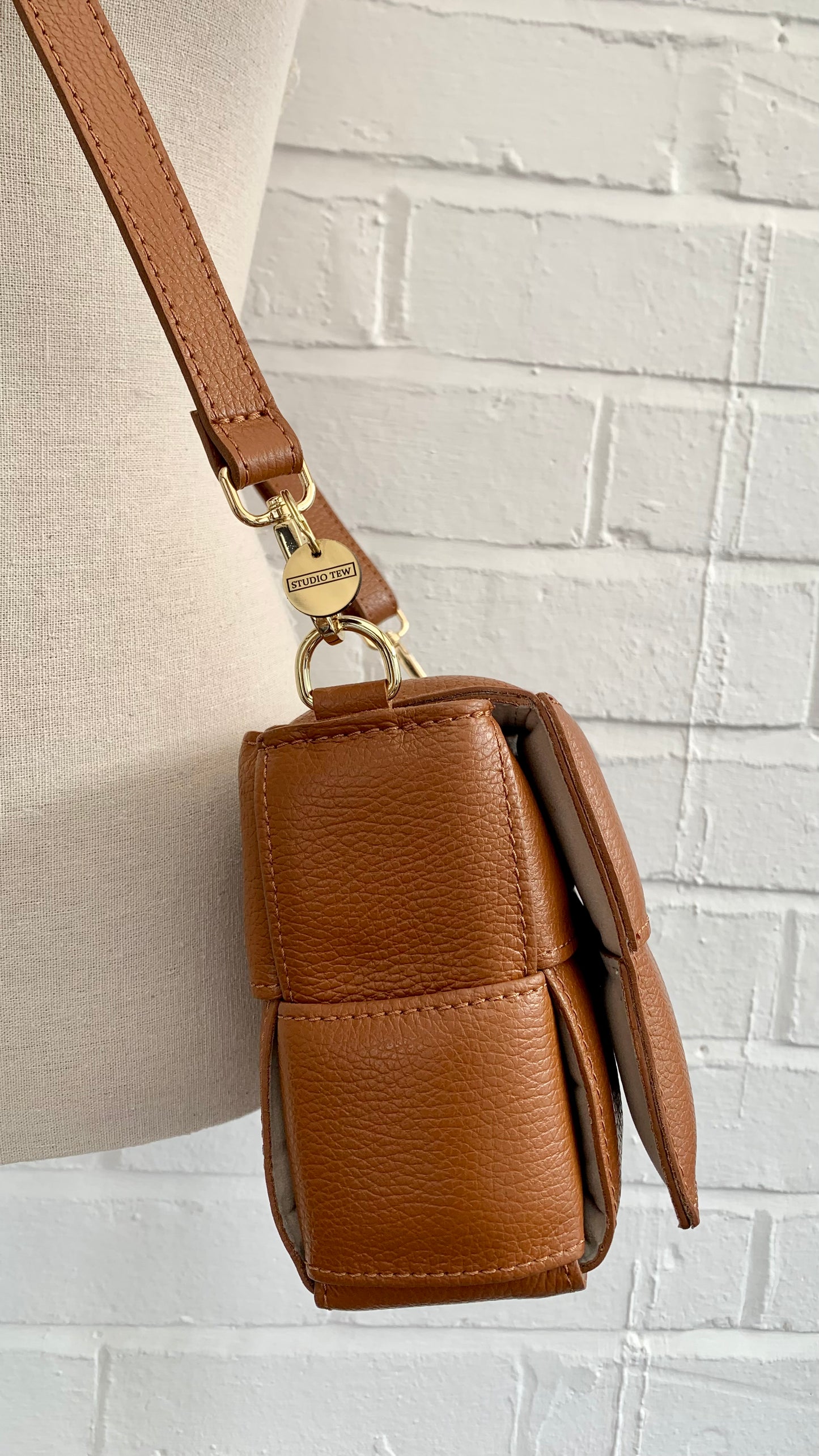 Geflochtene Tasche aus hellbraunem Leder – Polly 
