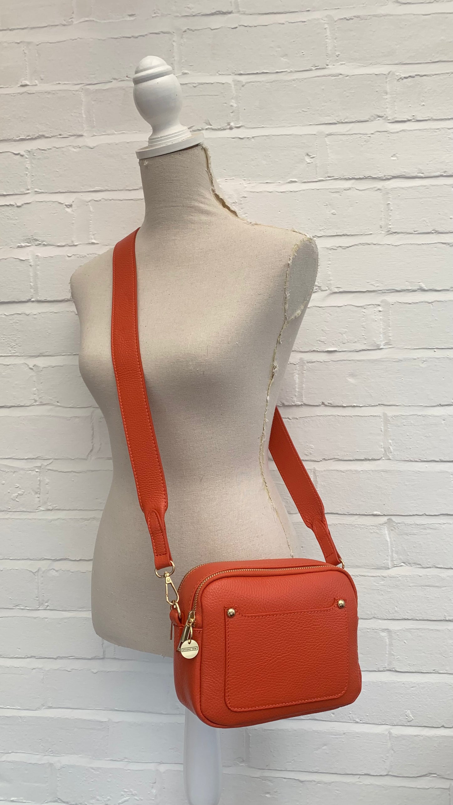 Gebrannte orangefarbene Ledertasche mit doppeltem Reißverschluss – Victoria