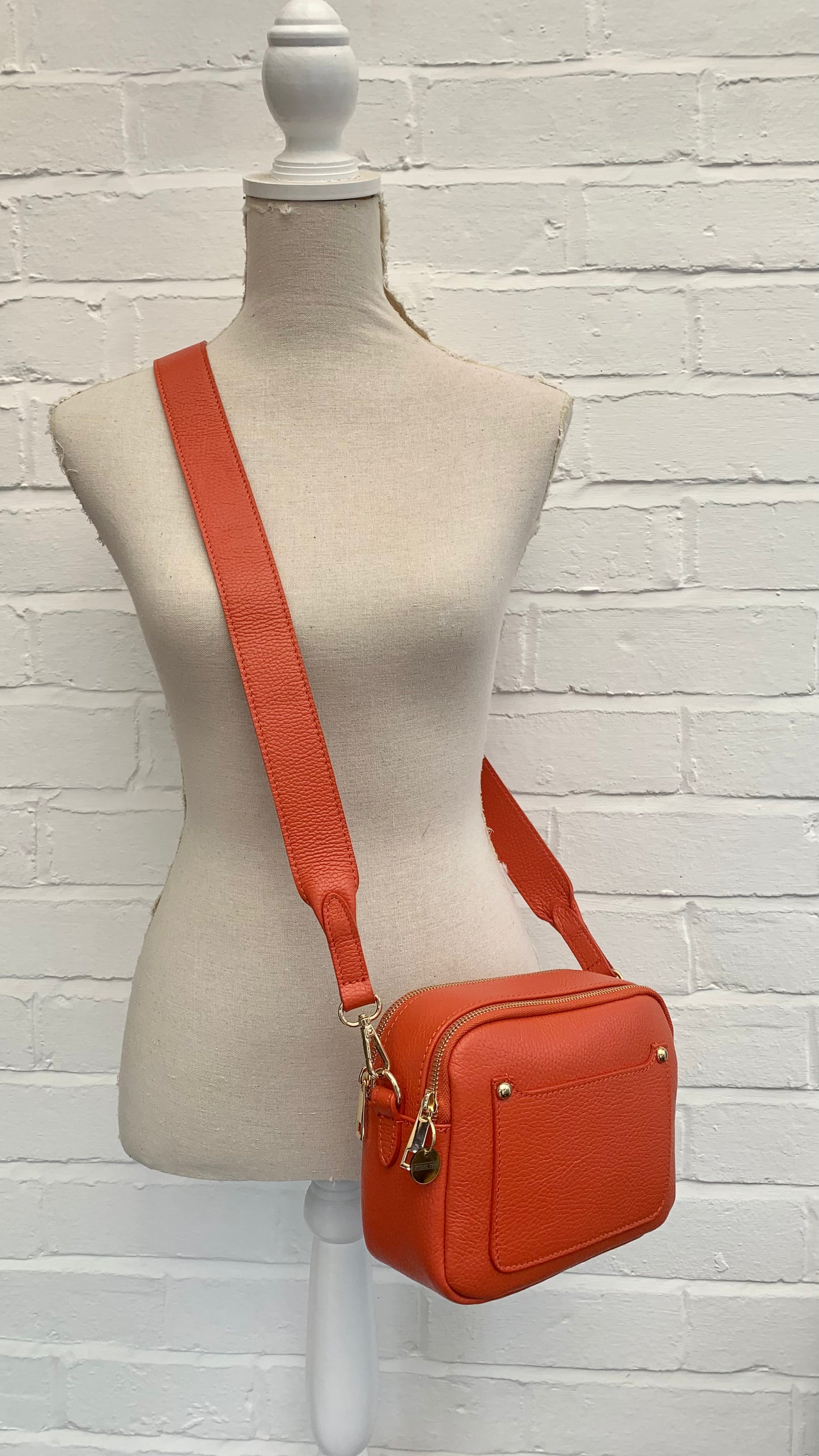 Gebrannte orangefarbene Ledertasche mit doppeltem Reißverschluss – Victoria
